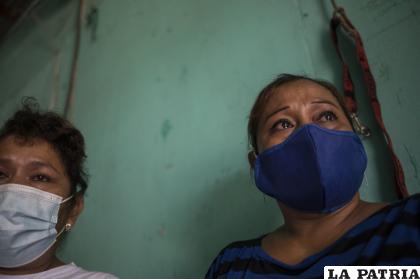 Familiares de las víctimas del virus /Foto AP/Rodrigo Abd