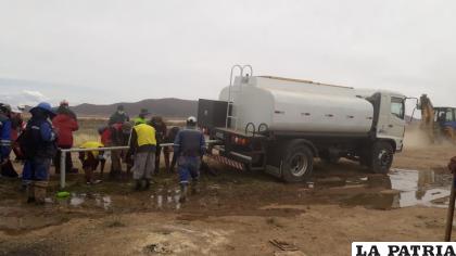 El camión cisterna que envió SeLA al lugar de trabajo /SeLA