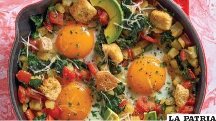 SKILLET DE HUEVO CON PAPA Y VEGETALES