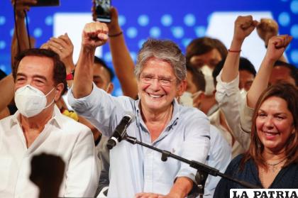 Guillermo Lasso, candidato presidencial del movimiento CREO, celebra tras una segunda vuelta de las elecciones presidenciales /AP Foto/Angel Dejesus