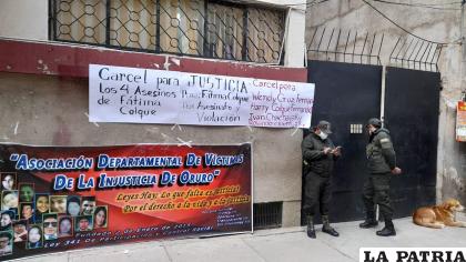 Los familiares en puertas de la carceleta pidieron justicia /LA PATRIA