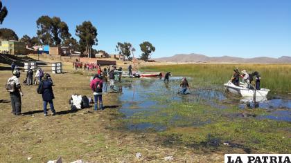 Campaña de limpieza en el lago Titicaca