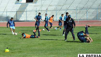 Cárdenas también exigió a los jugadores en la parte física /LA PATRIA