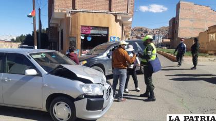 Efectivos de Tránsito indagan las causas de la colisión /LA PATRIA