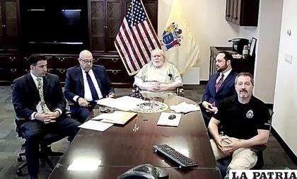 En esta imagen tomada durante una audiencia virtual en un tribunal de Nueva Jersey, Richard Cottingham (centro) se declara culpable /New Jersey Courts vía AP