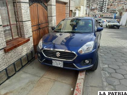 El vehículo tiene una marca en la parte frontal por el impacto /LA PATRIA
