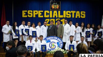 20 especialistas graduados del Complejo Hospitalario /HGSJDD