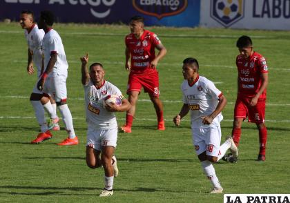 El “manzanero” rescató un punto valioso ante el campeón que sigue de “capa caída” /APG