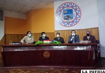 Concluye la Mesa Redonda organizada por la UTO y la Facultad de Derecho / UTO
