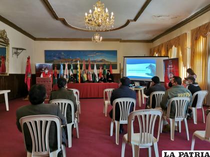 Alcohólicos Anónimos compartieron su trabajo con instituciones y personalidades /LA PATRIA