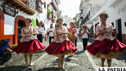 El colorido y alegría de las danzas bolivianas serán parte de “La Flor más Bella del Ejido /K´ACHA FOLKLORE
