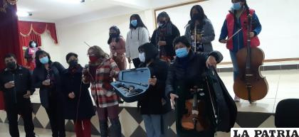 Ayer entregaron los instrumentos en un sencillo acto / LA PATRIA