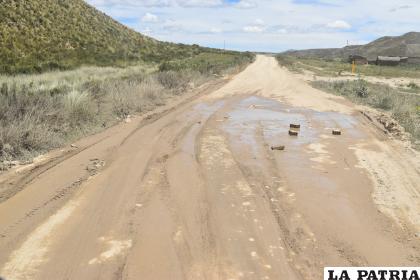 Actualmente este camino es de tierra y en época de lluvias presenta dificultades /LA PATRIA ARCHIVO
