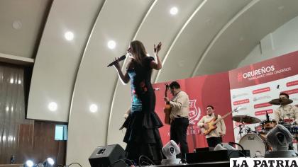 Su carisma y talento encantó a los orureños /LA PATRIA