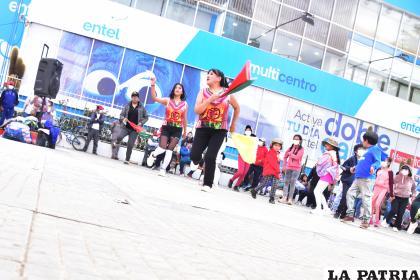 Baile y música se juntan para distraer a los niños /LA PATRIA