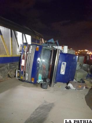 El camión fue arrastrado unos metros tras la colisión 
/Policía
