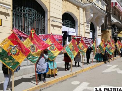 Movilización de los comerciantes en exteriores del GAMO /LA PATRIA
