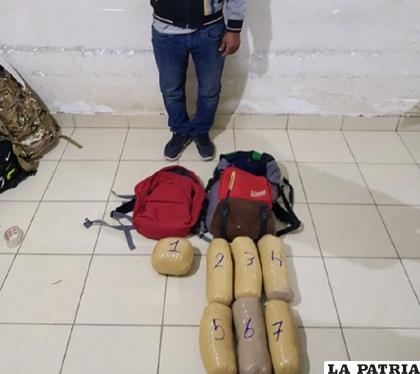 El implicado fue sorprendido con más de 7 kilos en su mochila 
/Cortesía