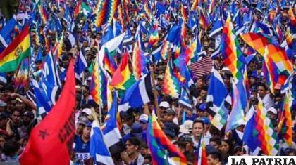 Militancia del MAS en Oruro /LA PATRIA
