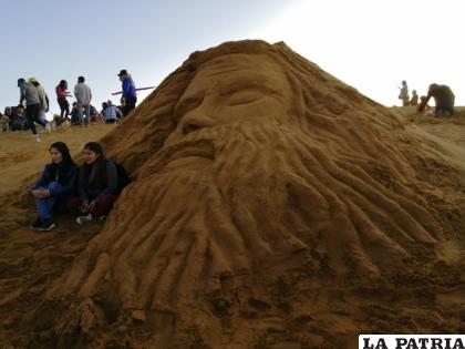 Esculturas de arena creadas por artistas orureños /LA PATRIA