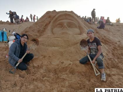 Esculturas de arena en los arenales de Cochiraya /LA PATRIA
