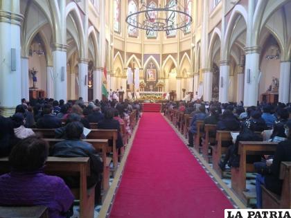 Misa Pascual en “La Catedral” /LA PATRIA