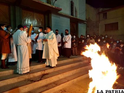 Vigilia Pascual en el atrio de “La Catedral” /DIÓCESIS