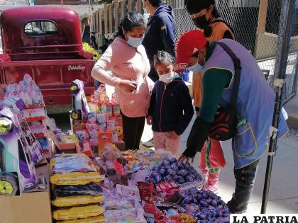 Venta de huevitos de Pascua /LA PATRIA