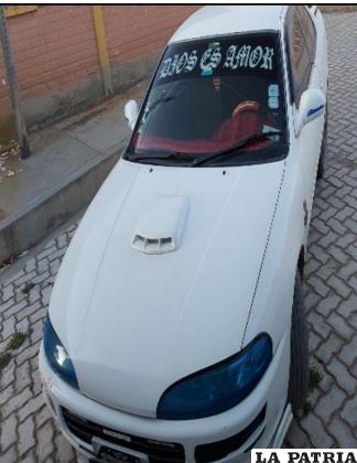 El chofer del auto atropelló a dos personas /Cortesía