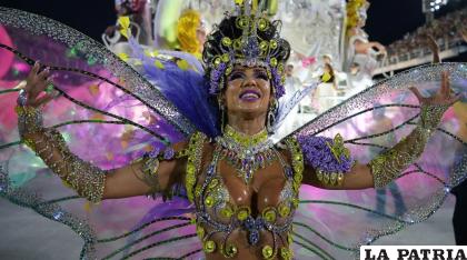 Una bailarina de San Clemente en pleno entrada /AFP