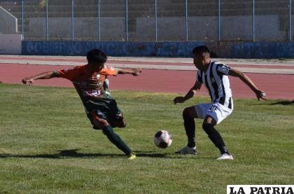 Un partido de ida y vuelta el que sostuvieron Sur-Car y Oruro Royal /LA PATRIA