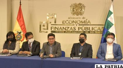El ministro de Economía, Marcelo Montenegro, en conferencia de prensa /ABI