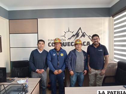 Algunos de los impulsores de la Fundación Colquechaca junto con miembros de la Cámara de Comercio /LA PATRIA 
