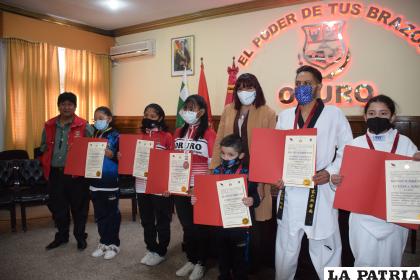 Deportistas que recibieron el reconocimiento de la Gobernación 
/LA PATRIA
