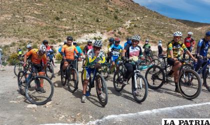 Ciclistas orureños que asisten al nacional de Bicimontaña 
/LA PATRIA