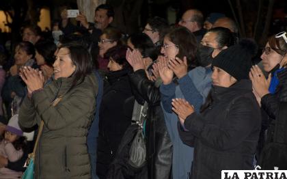 El desfile del centenario fue aplaudido por todos los que se dieron cita 
