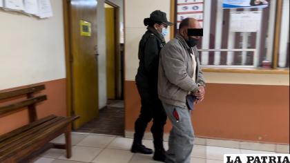 El implicado a la salida de su audiencia cautelar /LA PATRIA