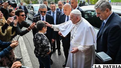 El Papa Francisco al salir del hospital /Fuente AFP