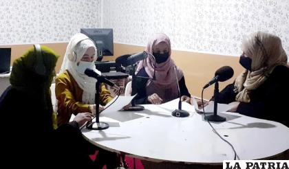 La radio dirigida por mujeres, fue cerrada /Sadai Banowan vía AP