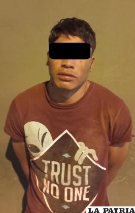 La persona que atacó con cuchillo fue trasladado a la Felcc para la investigación /GTS
