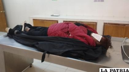 El cuerpo de la mujer fue trasladado a la morgue / LA PATRIA
