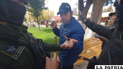 Momento en el que encontraron el cuchillo / foto: GTS