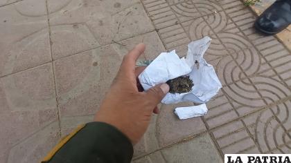 La supuesta marihuana que estaba en posesión de los sujetos / foto: GTS