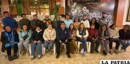 Guías, administrativos, junto al directorio electo en asamblea del jueves /LA PATRIA