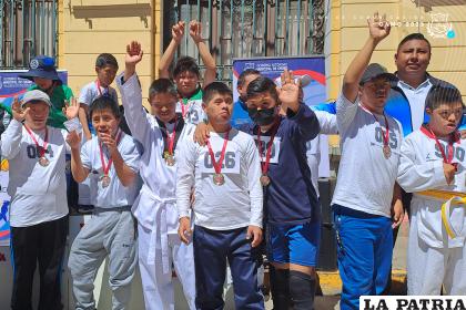 Grandes campeones de la vida y del deporte /GAMO