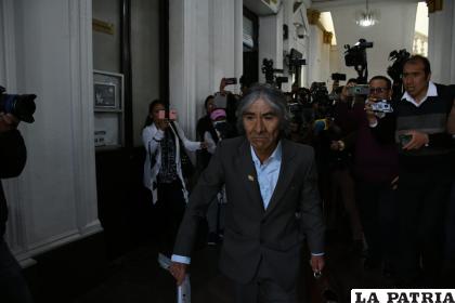 El abogado Romero luego de salir del Palacio Legislativo /APG