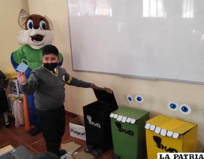 Estudiantes aplican la diferenciación de basura /LA PATRIA