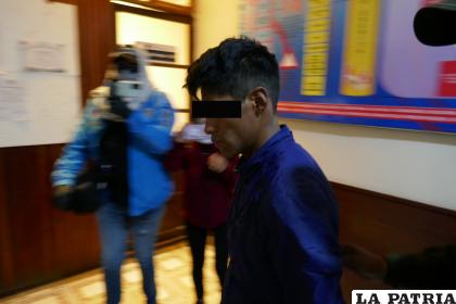 Policía traslada al aprehendido a oficinas del fiscal para que brinde su declaración informativa /LA PATRIA
