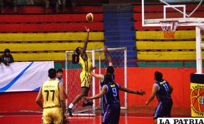 Umude tuvo un buen debut en Carl A-Z pero no fue suficiente para ganar /LA PATRIA