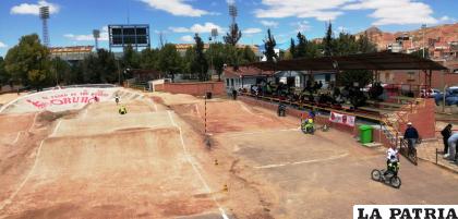 Un remozado escenario deportivo espera a los competidores del bicicross /LA PATRIA
